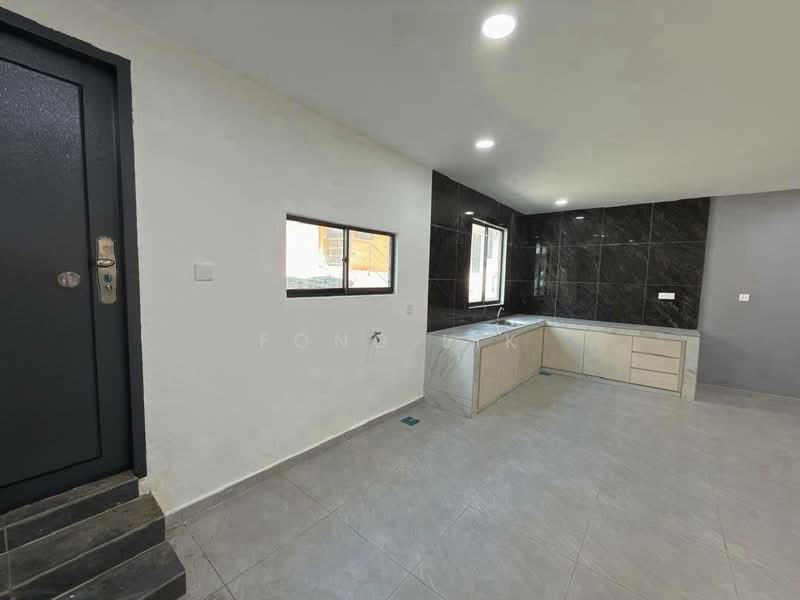 2-storey Terraced House for Sale in Taman Molek (Johor Bahru) - Fong Lik - Kitchen - PropertyGuru.com.my