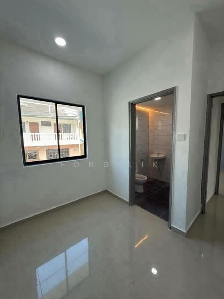 2-storey Terraced House for Sale in Taman Molek (Johor Bahru) - Fong Lik - Interior - PropertyGuru.com.my