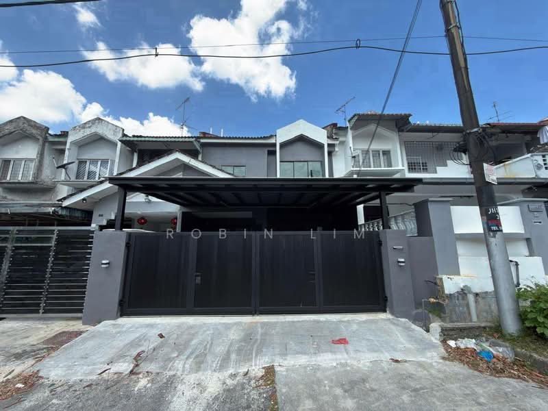 2-storey Terraced House for Sale in Taman Molek (Johor Bahru) - Robin Lim - Exterior - PropertyGuru.com.my