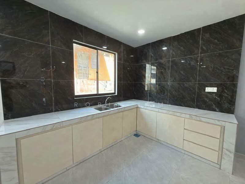 2-storey Terraced House for Sale in Taman Molek (Johor Bahru) - Robin Lim - Kitchen - PropertyGuru.com.my