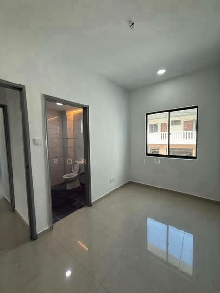 2-storey Terraced House for Sale in Taman Molek (Johor Bahru) - Robin Lim - Bathroom - PropertyGuru.com.my