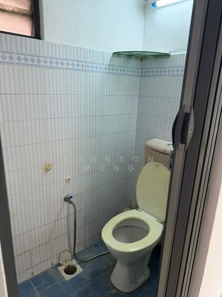 Rumah Flat untuk Dijual di Taman Gaya - Johnson Wong - Bathroom - PropertyGuru.com.my