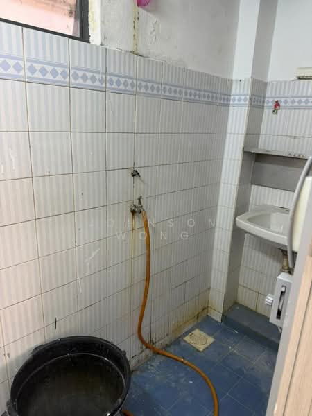 Rumah Flat untuk Dijual di Taman Gaya - Johnson Wong - Bathroom - PropertyGuru.com.my