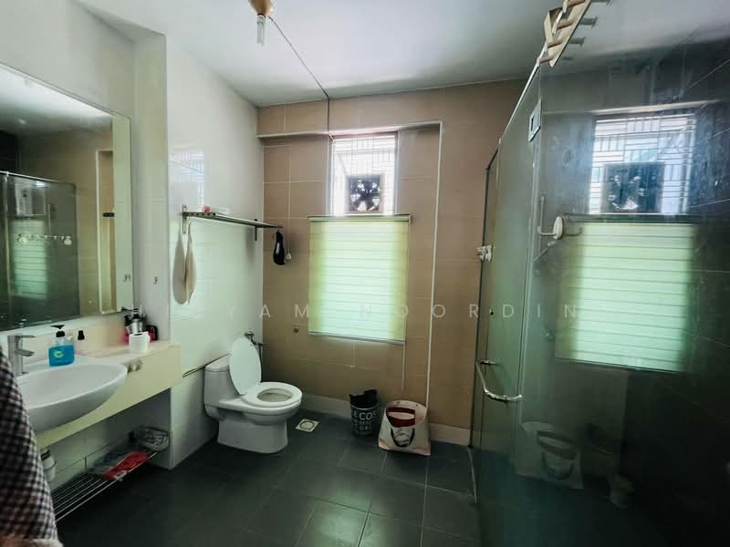 Rumah Teres 2 Tingkat untuk Disewa di Ampang (Selangor) - Hisyam Noordin - Bathroom - PropertyGuru.com.my