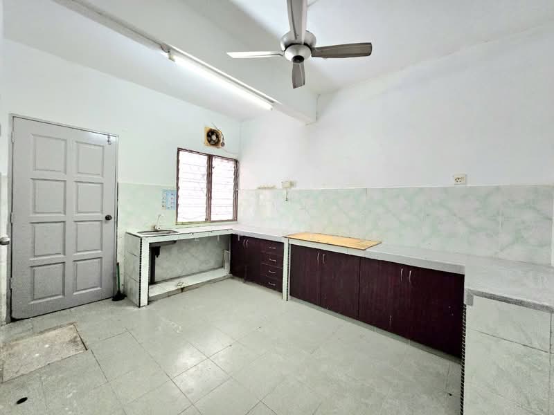 Rumah Teres 2 Tingkat untuk Dijual di Taman Permata (Ulu Kelang) - Alif Saad - Kitchen - PropertyGuru.com.my