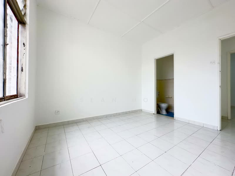 Rumah Teres 1 Tingkat untuk Dijual di Taman Desaria (Nilai) - Azira Ahmad - Bathroom - PropertyGuru.com.my