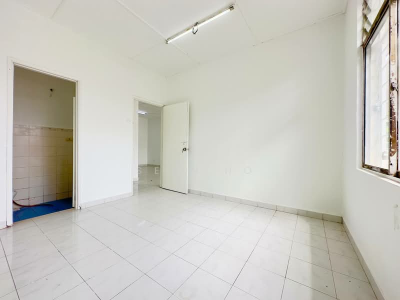Rumah Teres 1 Tingkat untuk Dijual di Taman Desaria (Nilai) - Azira Ahmad - Interior - PropertyGuru.com.my