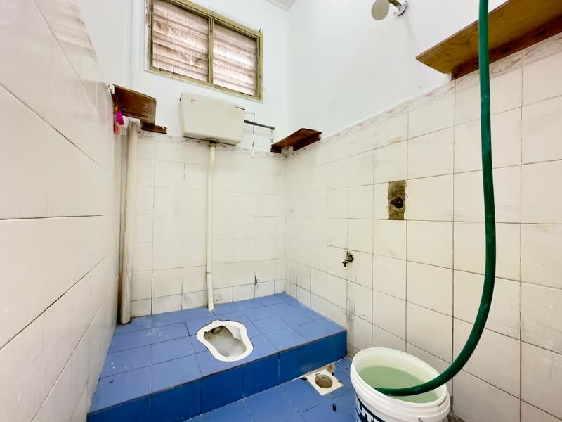 Rumah Teres 1 Tingkat untuk Dijual di Taman Desaria (Nilai) - Azira Ahmad - Bathroom - PropertyGuru.com.my