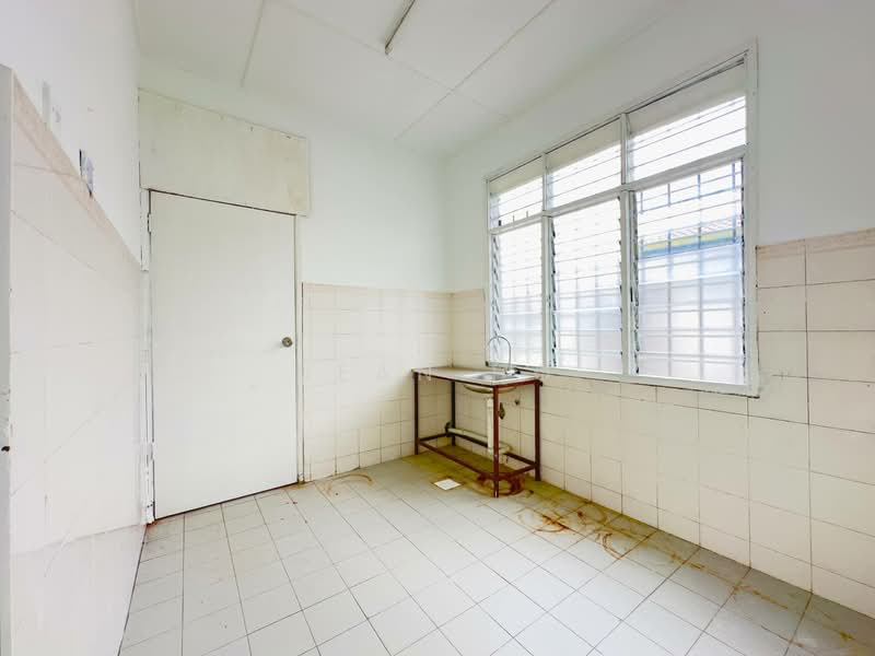 Rumah Teres 1 Tingkat untuk Dijual di Taman Desaria (Nilai) - Azira Ahmad - Kitchen - PropertyGuru.com.my