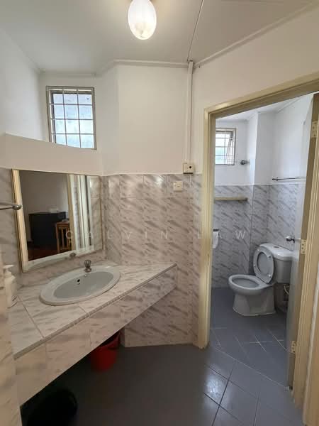 Rumah Teres 2 Tingkat untuk Dijual di Bandar Utama (Selangor) - Calvin Law - Bathroom - PropertyGuru.com.my