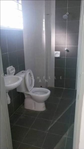 Rumah Teres 1 Tingkat untuk Dijual di Bandar Saujana Putra (Tanjong Duabelas) - Michelle Tan - Bathroom - PropertyGuru.com.my