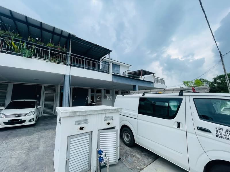 Rumah Bandar untuk Dijual di Kuala Selangor (Selangor) - Azmi . - Exterior - PropertyGuru.com.my