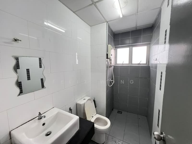 Kondominium untuk Disewa di The Wharf Residence - Felix Wong - Bathroom - PropertyGuru.com.my