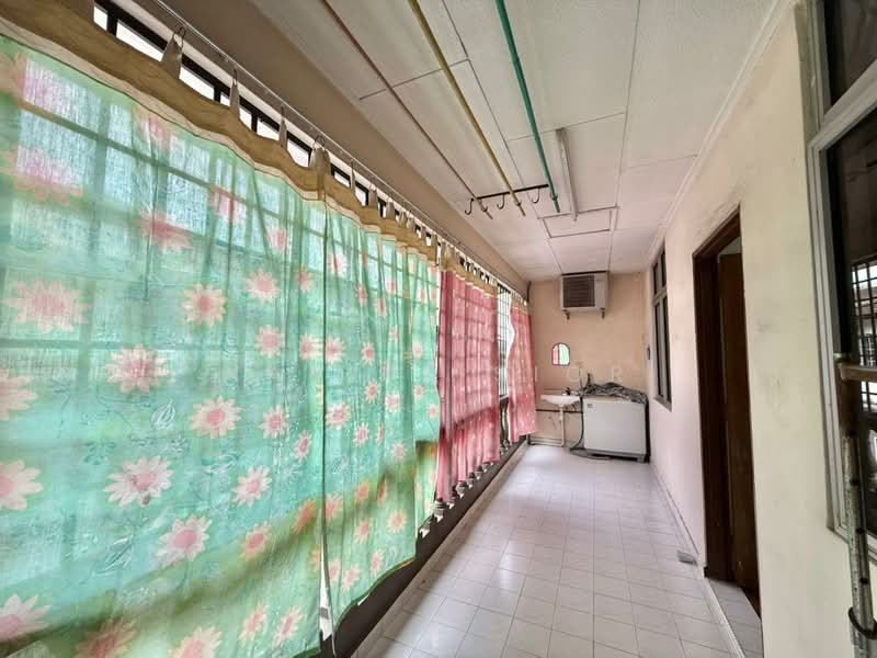 2-storey Terraced House for Sale in Taman Ungku Tun Aminah (Skudai) - Karine Sior - Balcony - PropertyGuru.com.my