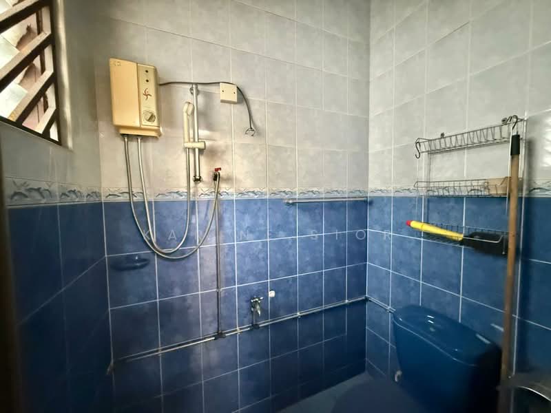 2-storey Terraced House for Sale in Taman Ungku Tun Aminah (Skudai) - Karine Sior - Bathroom - PropertyGuru.com.my