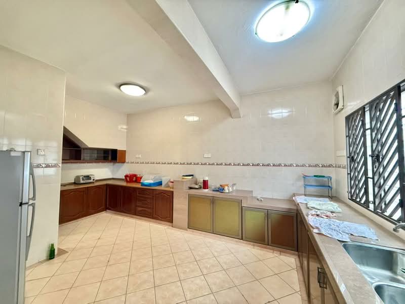2-storey Terraced House for Sale in Taman Ungku Tun Aminah (Skudai) - Karine Sior - Kitchen - PropertyGuru.com.my