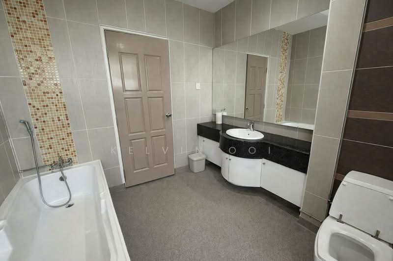 Rumah Berkembar untuk Dijual di Bayan Lepas (Penang) - Kelvin Ooi - Bathroom - PropertyGuru.com.my