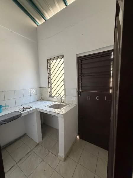 Rumah Teres 2 Tingkat untuk Disewa di Kampung Batu Belah (Klang) - Zackinn Hoi - Kitchen - PropertyGuru.com.my