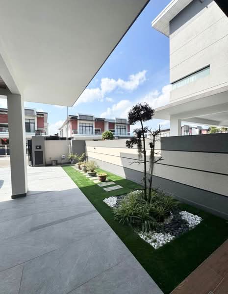 Rumah Berkembar untuk Dijual di Taman Gaya (Ulu Tiram) - Yik Tat - Exterior - PropertyGuru.com.my