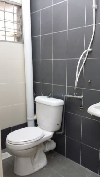 Pangsapuri untuk Dijual di Pandan Terrace Apartment - Chrys Lim - Bathroom - PropertyGuru.com.my