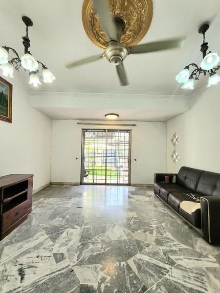 Rumah Teres 2 Tingkat untuk Dijual di Bandar Kinrara (Selangor) - Hazeman Omar - Living Room - PropertyGuru.com.my