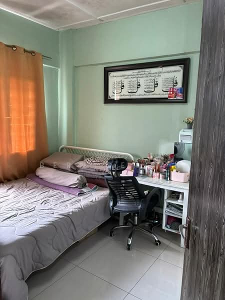 Rumah Flat untuk Dijual di Taman Molek - Bernice Gan - Bedroom - PropertyGuru.com.my