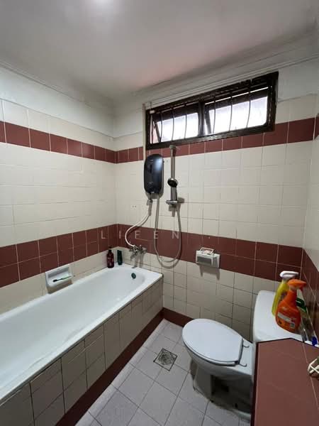 2-storey Terraced House for Sale in Taman Mount Austin (Tebrau) - Lifen . - Bathroom - PropertyGuru.com.my
