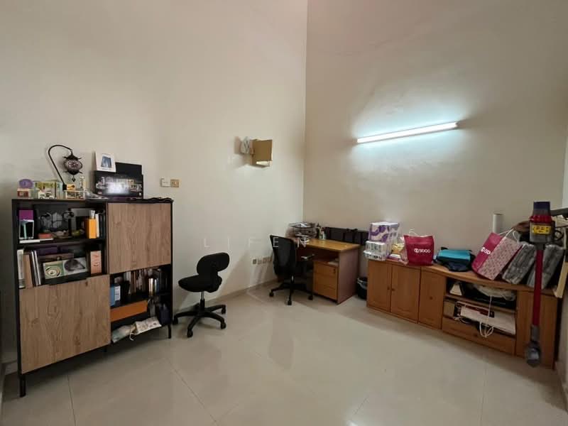 2-storey Terraced House for Sale in Taman Mount Austin (Tebrau) - Lifen . - Study - PropertyGuru.com.my