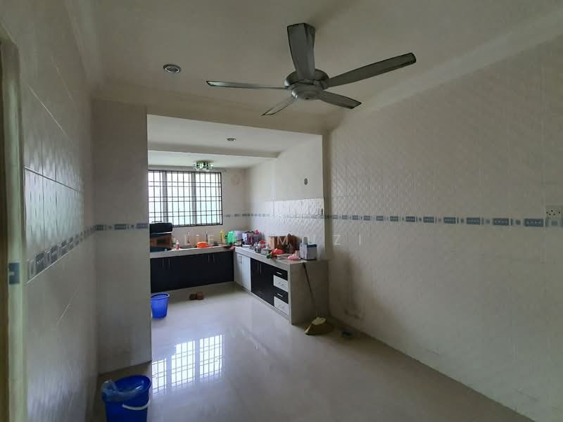 Rumah Teres 2 Tingkat untuk Dijual di Taman Bercham Suria (Tambun) - Lee Muzi - Kitchen - PropertyGuru.com.my