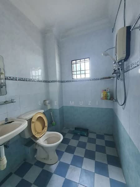 Rumah Teres 2 Tingkat untuk Dijual di Taman Bercham Suria (Tambun) - Lee Muzi - Bathroom - PropertyGuru.com.my