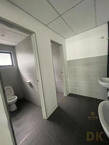 Commercial Bungalow for Sale in Sungai Kapar Indah Industrial Park (Kapar) - Daniel Kok - Bathroom - PropertyGuru.com.my