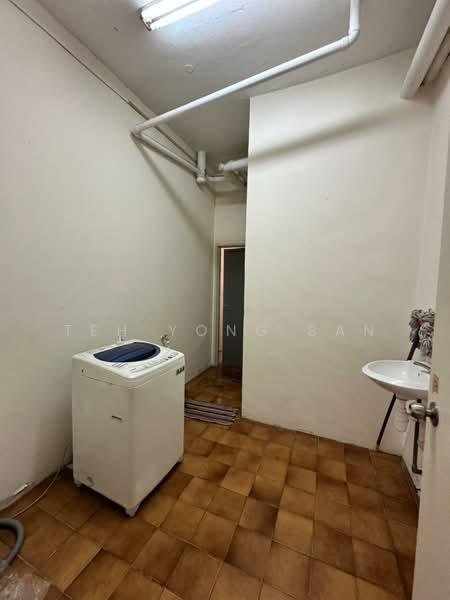 Kondominium untuk Dijual di BBK Condominium - Teh Yong San - Laundry - PropertyGuru.com.my