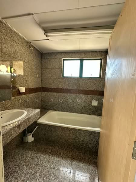Kondominium untuk Dijual di BBK Condominium - Teh Yong San - Bathroom - PropertyGuru.com.my