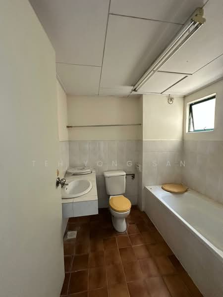 Kondominium untuk Dijual di BBK Condominium - Teh Yong San - Bathroom - PropertyGuru.com.my