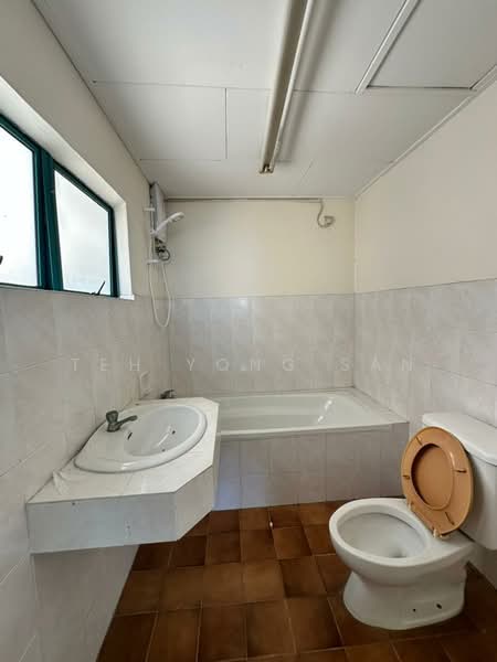 Kondominium untuk Dijual di BBK Condominium - Teh Yong San - Bathroom - PropertyGuru.com.my
