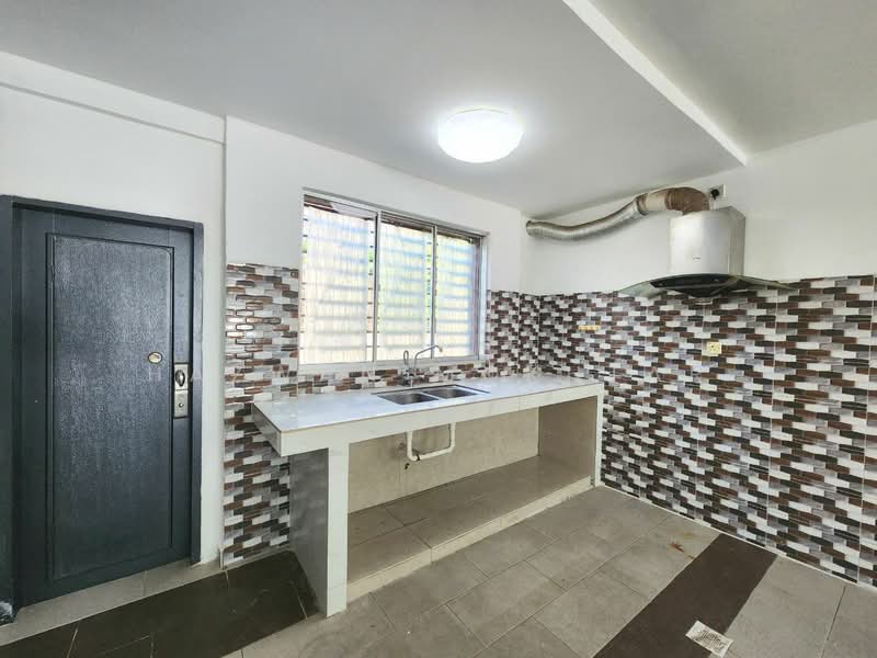 2-storey Terraced House for Sale in Bandar Tasik Puteri (Rawang) - Hazwan Mokhtar - Kitchen - PropertyGuru.com.my