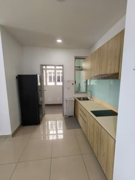 Servis Apartment untuk Disewa di Meridin Bayvue Serviced Apartment - Roy Yap - Kitchen - PropertyGuru.com.my