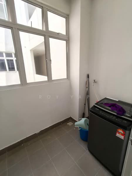 Servis Apartment untuk Disewa di Meridin Bayvue Serviced Apartment - Roy Yap - Balcony - PropertyGuru.com.my