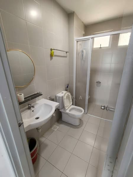 Servis Apartment untuk Disewa di Meridin Bayvue Serviced Apartment - Roy Yap - Bathroom - PropertyGuru.com.my