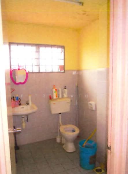 2-storey Terraced House for Sale in Taman Teluk Gedung Indah (Klang) - Fitri Zainal - Bathroom - PropertyGuru.com.my