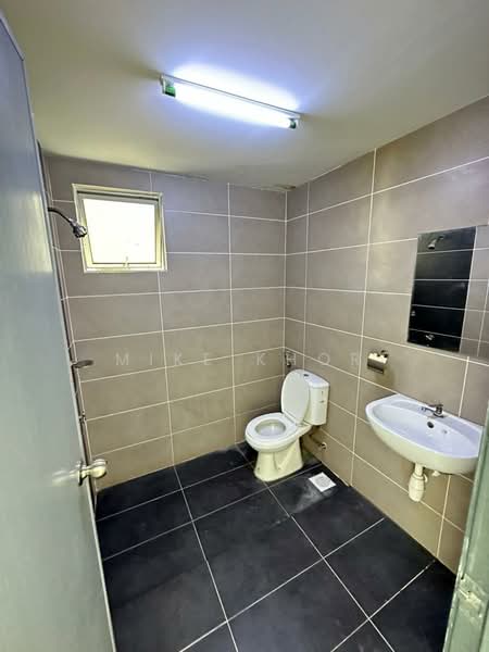Pangsapuri untuk Dijual di Palm Garden Apartment - Mike Khor - Bathroom - PropertyGuru.com.my