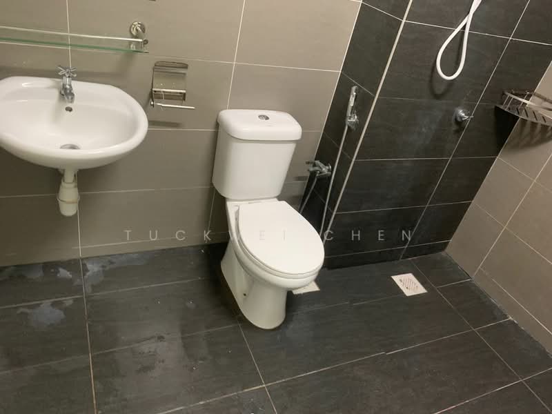 Service Residence for Sale at Maxim Residences - TuckWei Chen - Bathroom - PropertyGuru.com.my
