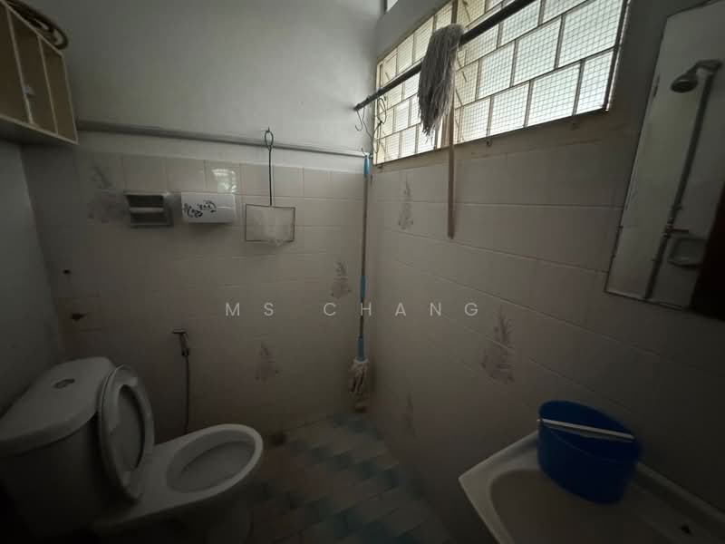 Rumah Teres 2 Tingkat untuk Dijual di Air Hitam (Ayer Itam) - Ms Chang - Bathroom - PropertyGuru.com.my
