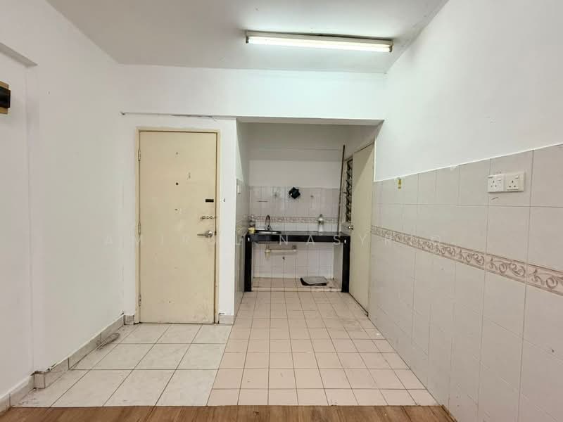 Kondominium untuk Dijual di Pelangi Damansara - Amirul Nasyriq - Kitchen - PropertyGuru.com.my
