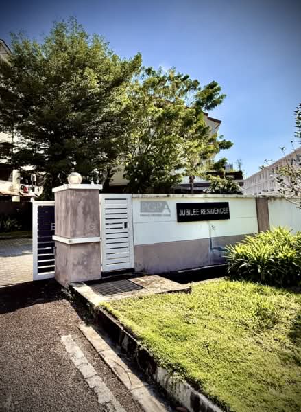 Rumah Teres 3 Tingkat untuk Dijual di Taman Lip Sin (Sungai Dua) - Eugene Tung - Exterior - PropertyGuru.com.my