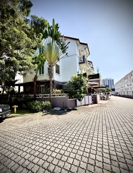 Rumah Teres 3 Tingkat untuk Dijual di Taman Lip Sin (Sungai Dua) - Eugene Tung - Exterior - PropertyGuru.com.my