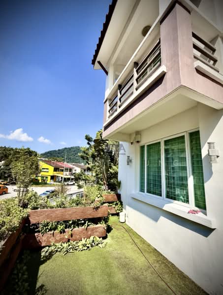 Rumah Teres 3 Tingkat untuk Dijual di Taman Lip Sin (Sungai Dua) - Eugene Tung - Exterior - PropertyGuru.com.my