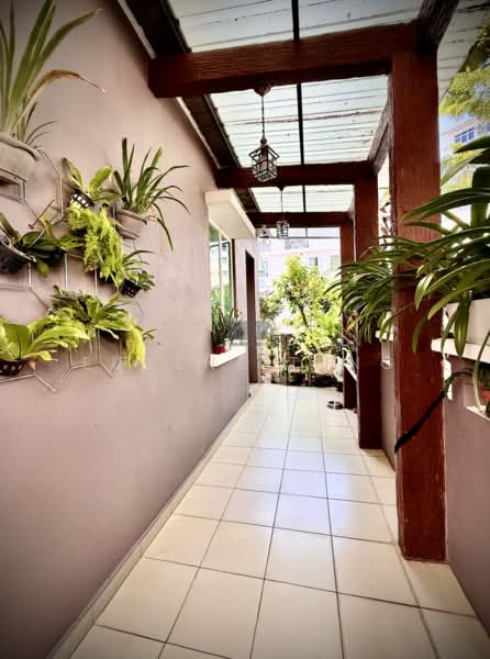 Rumah Teres 3 Tingkat untuk Dijual di Taman Lip Sin (Sungai Dua) - Eugene Tung - Corridor - PropertyGuru.com.my