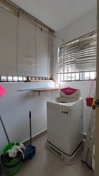 Servis Apartment untuk Disewa di SetiaWalk - Yi Jun - Balcony - PropertyGuru.com.my