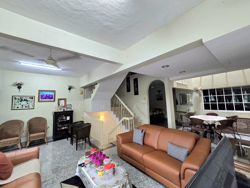 Rumah Teres 2.5 Tingkat untuk Dijual di Seksyen 17 (Petaling Jaya) - Mahirah . - Living Room - PropertyGuru.com.my